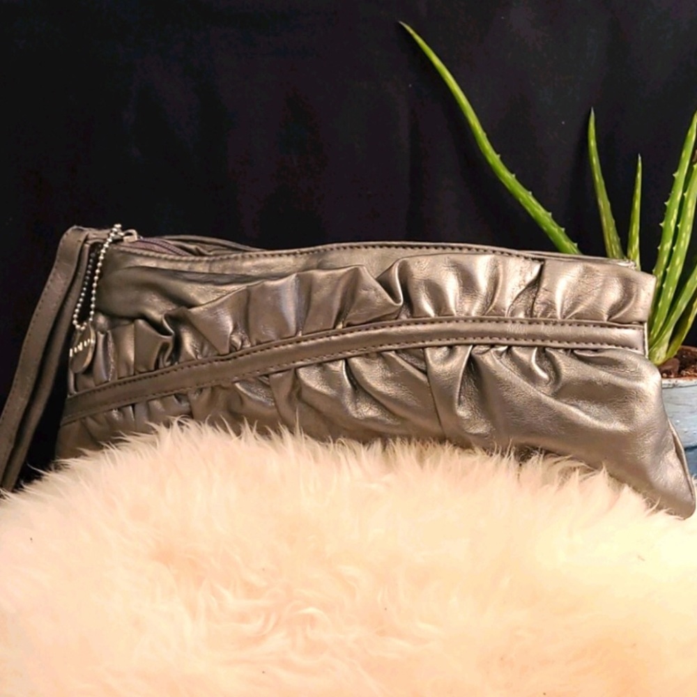 Lulu pewter clutch